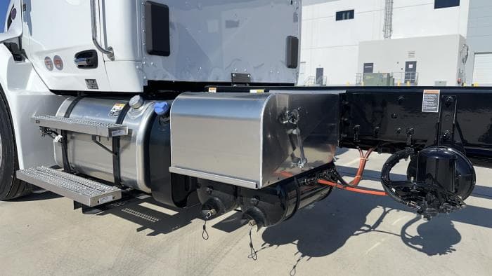 2025 Peterbilt 536 — photo 13