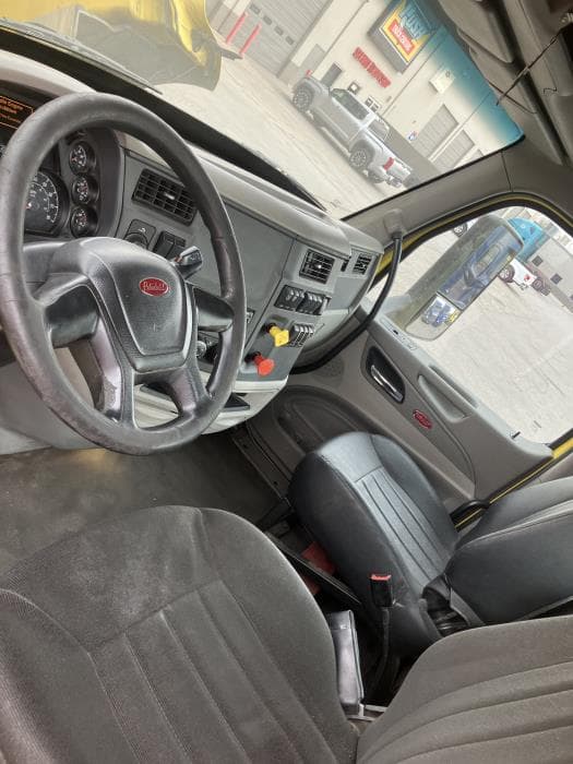 2021 Peterbilt 579 — photo 18