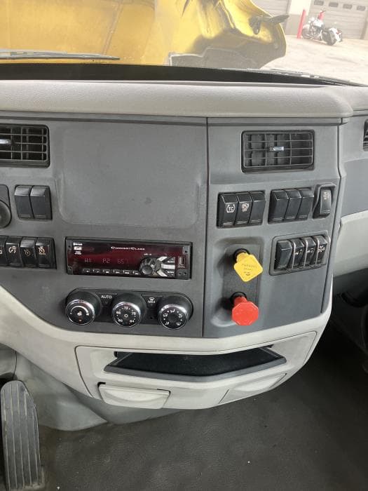 2021 Peterbilt 579 — photo 21