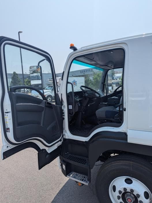 2025 Isuzu FTR — photo 10