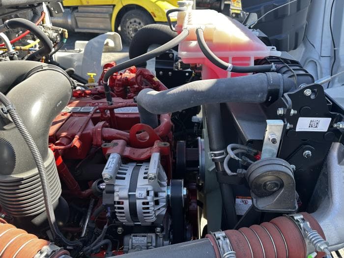 2025 Hino L6 — photo 11