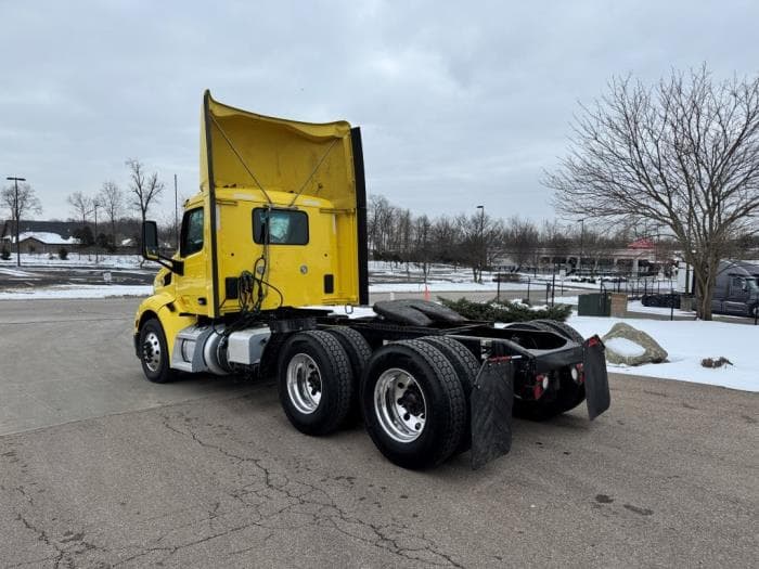 2021 Peterbilt 579 — photo 9