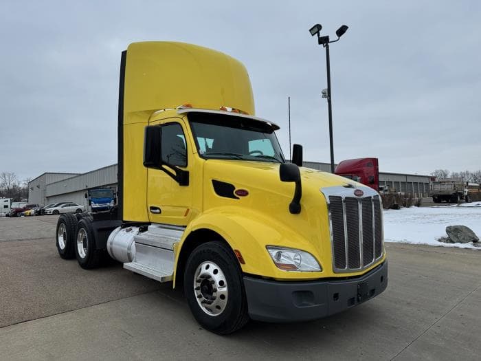 2021 Peterbilt 579 — photo 4