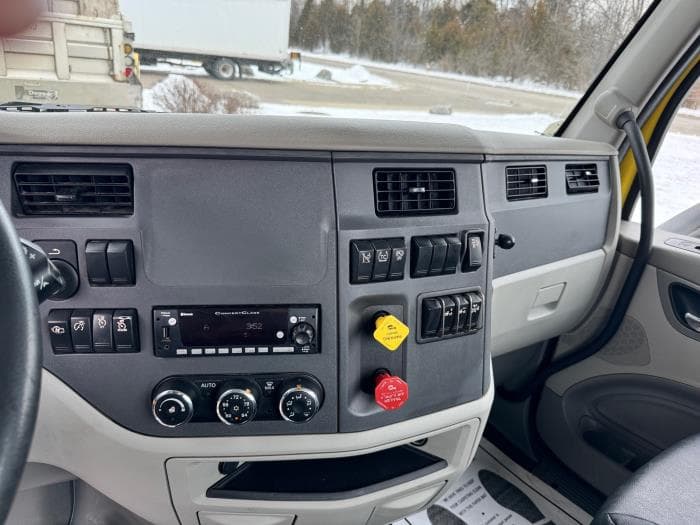 2021 Peterbilt 579 — photo 19