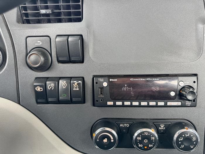 2021 Peterbilt 579 — photo 22