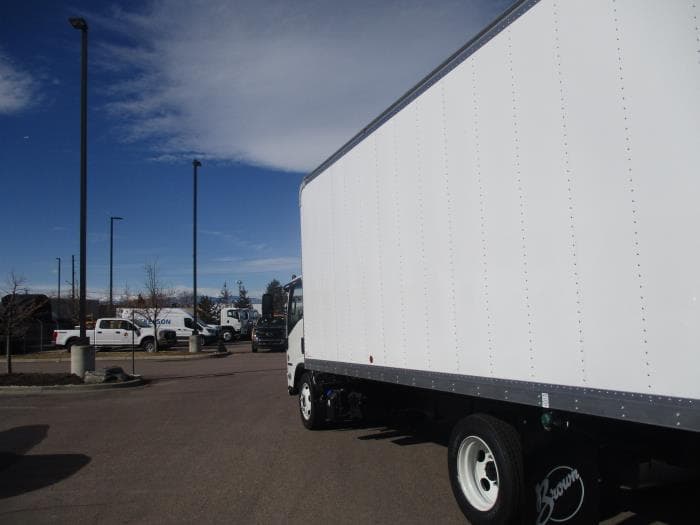 2025 Isuzu NRR — photo 10