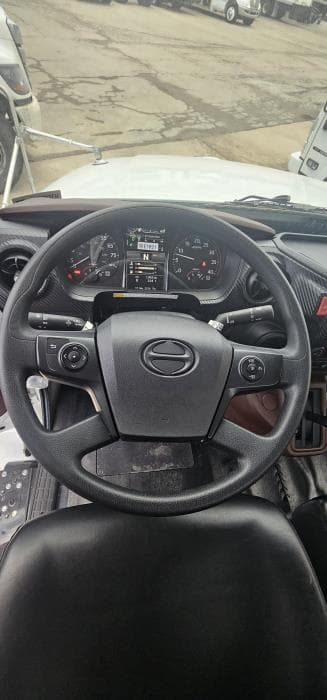 2025 Hino L6 — photo 7