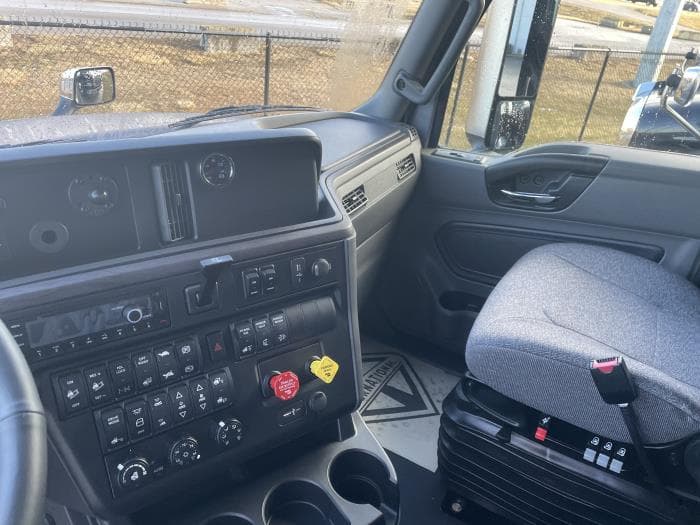 2026 International LT — photo 14