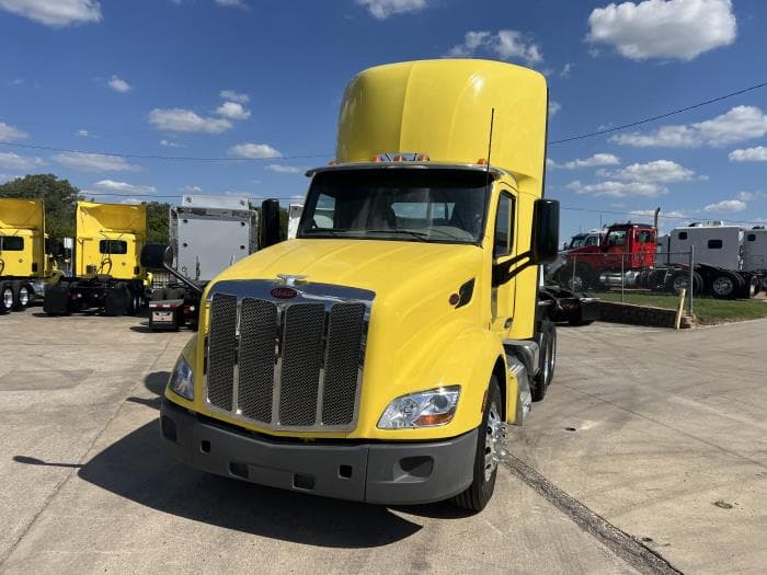 2021 Peterbilt 579 — photo 3