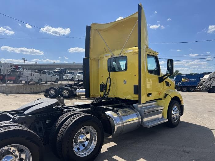 2021 Peterbilt 579 — photo 8