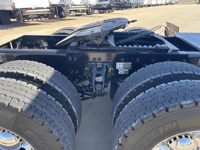 2024 Peterbilt 389 — photo 8