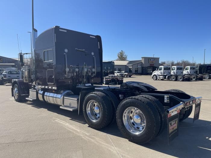 2024 Peterbilt 389 — photo 12
