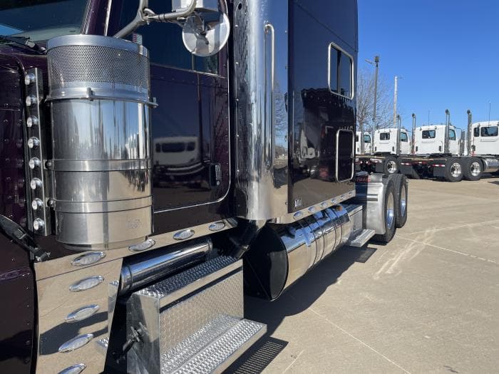 2024 Peterbilt 389 — photo 17