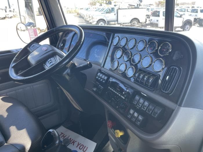 2024 Peterbilt 389 — photo 22