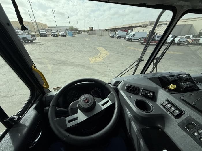 2025 Peterbilt 520 — photo 10