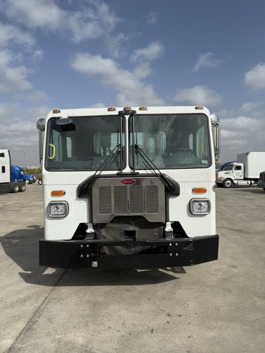 2026 Peterbilt 520 — photo 3