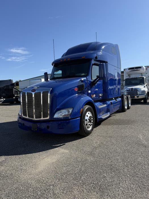 2022 Peterbilt 579 — photo 2