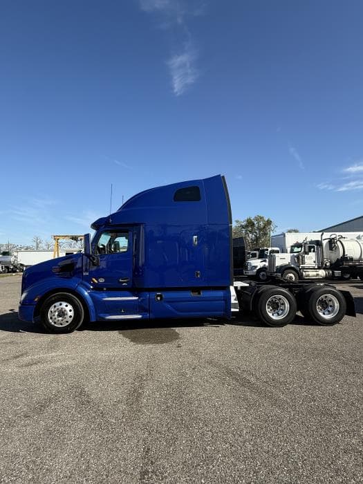 2022 Peterbilt 579 — photo 3