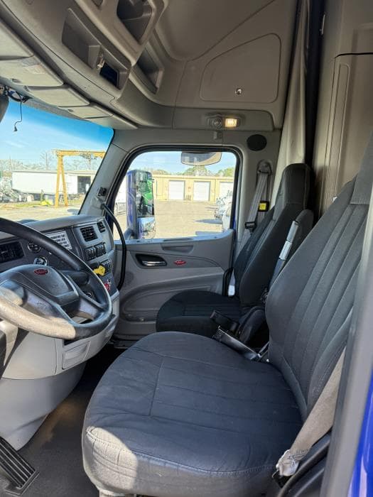 2022 Peterbilt 579 — photo 10