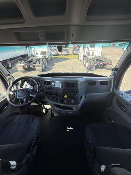 2022 Peterbilt 579 — photo 14