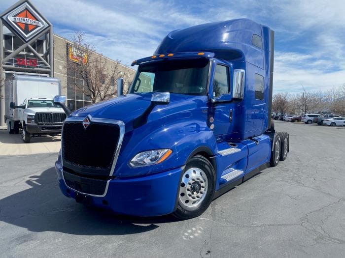 2026 International LT — photo 2