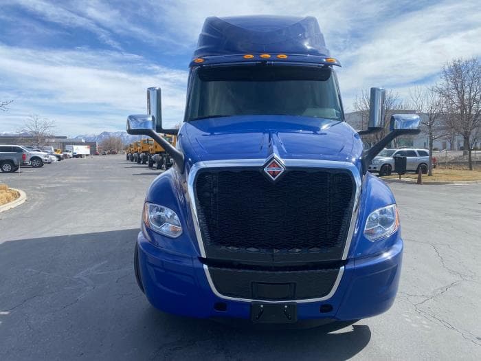 2026 International LT — photo 3