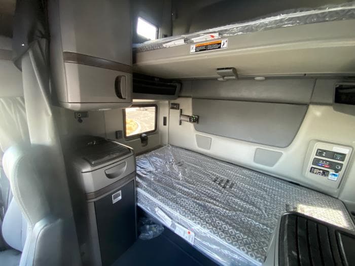 2026 International LT — photo 10