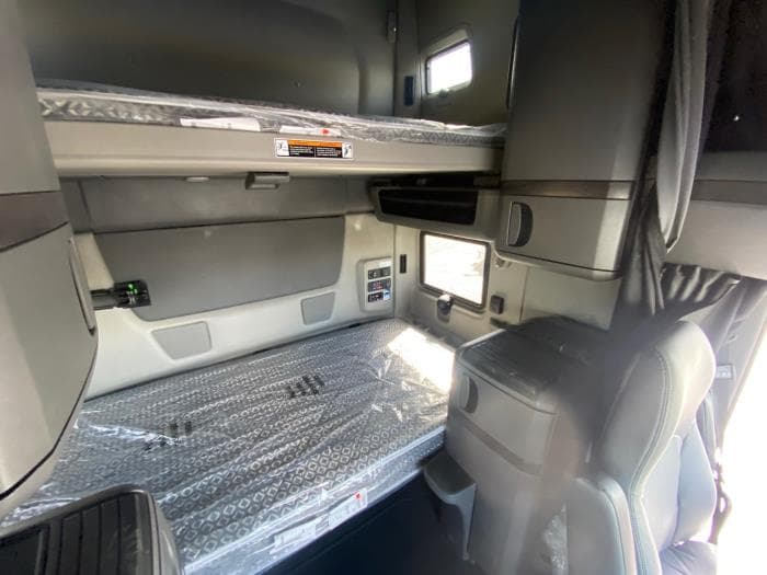 2026 International LT — photo 11