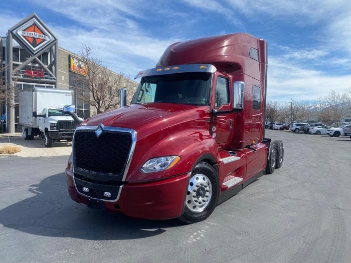 2026 International LT — photo 2