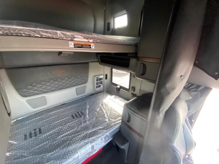 2026 International LT — photo 11