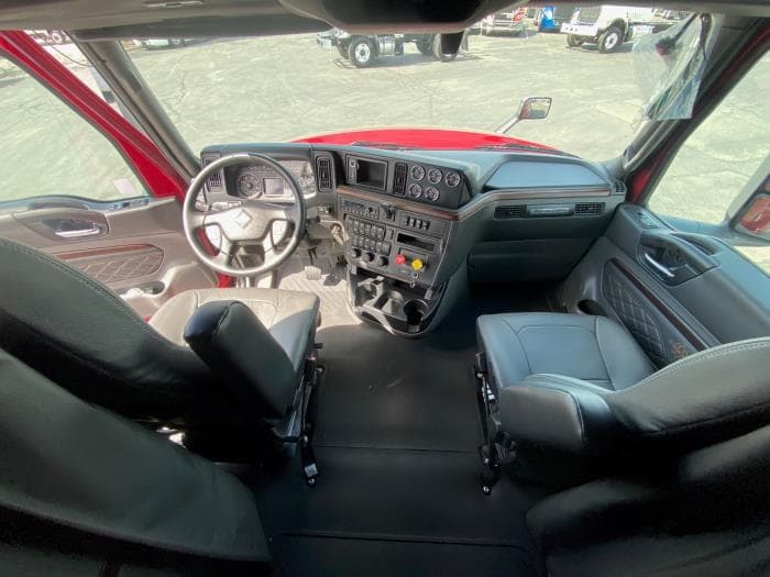 2026 International LT — photo 12