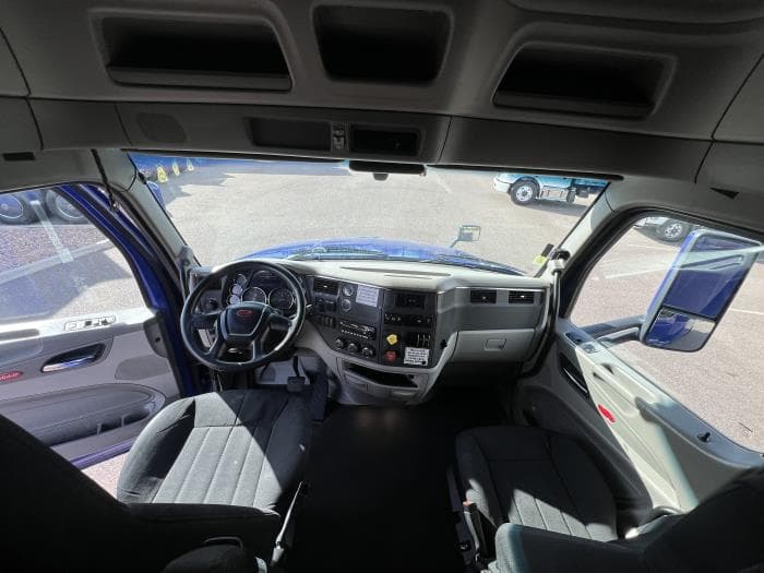 2022 Peterbilt 579 — photo 8