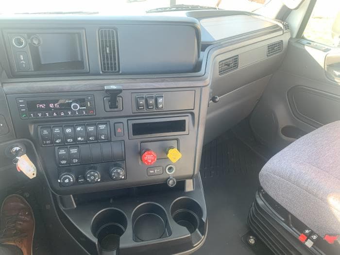 2026 International LT — photo 5