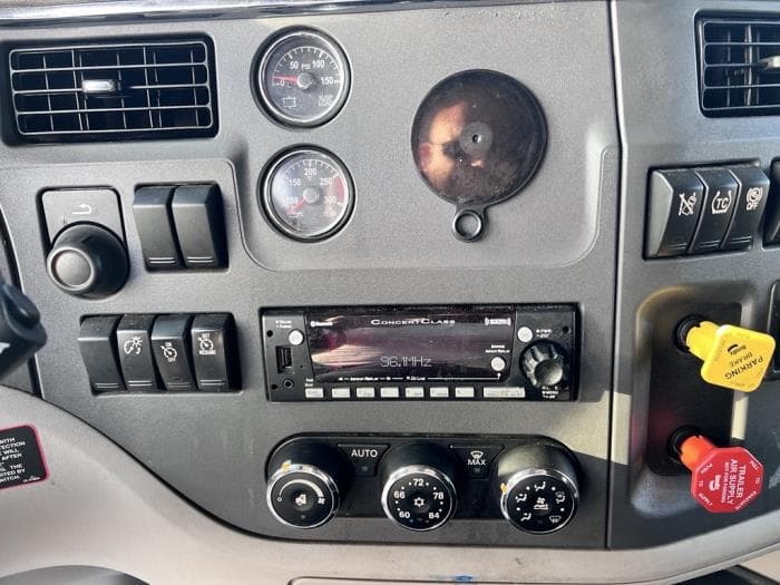 2022 Peterbilt 579 — photo 11