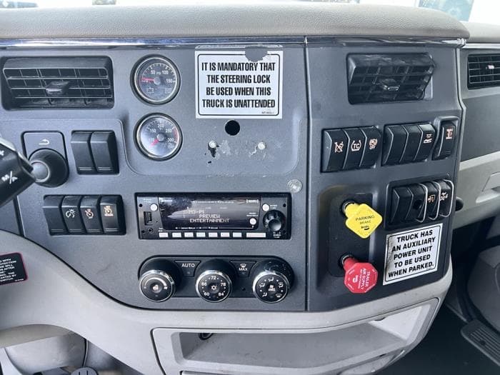 2022 Peterbilt 579 — photo 9