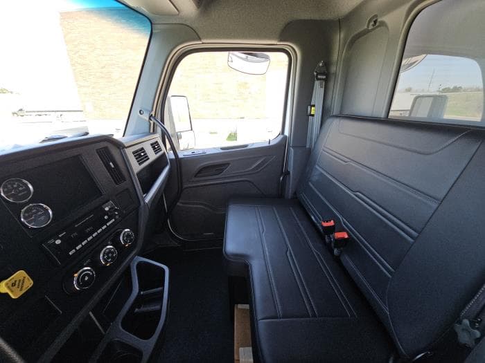 2025 Peterbilt 536 — photo 25