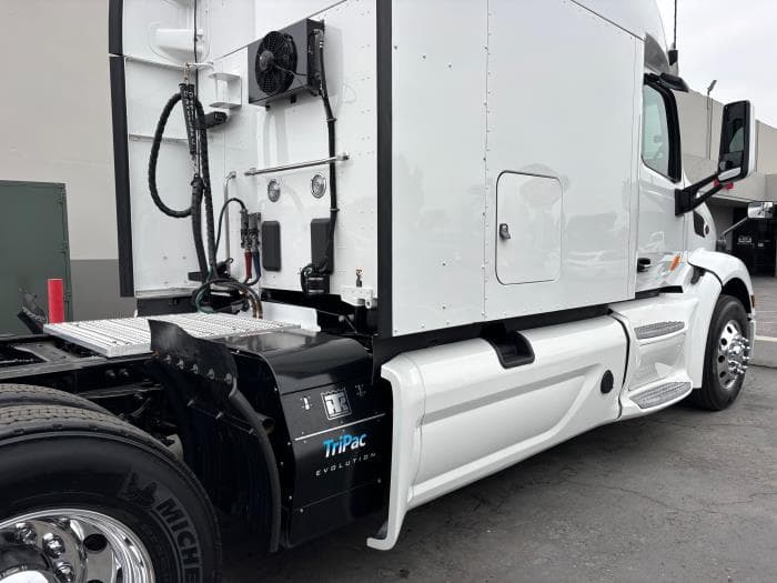 2022 Peterbilt 579 — photo 8