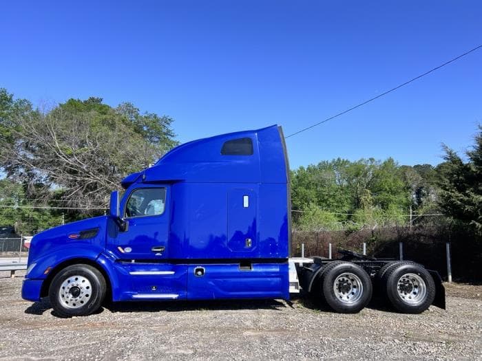 2022 Peterbilt 579 — photo 27