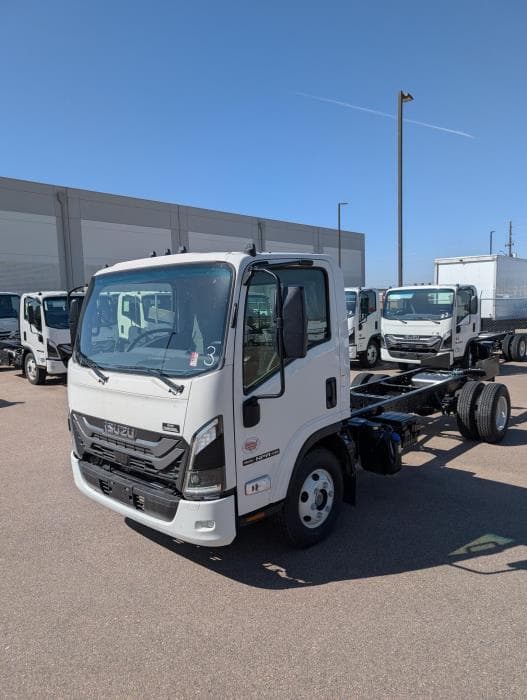 2025 Isuzu NPR — photo 3