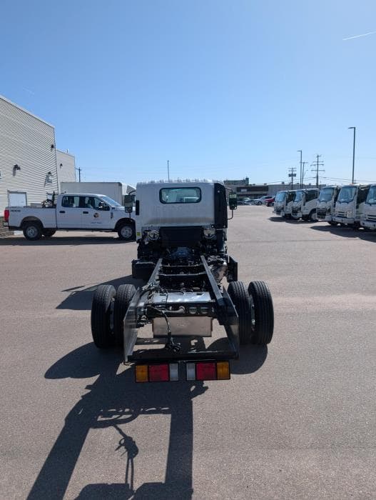 2025 Isuzu NPR — photo 7