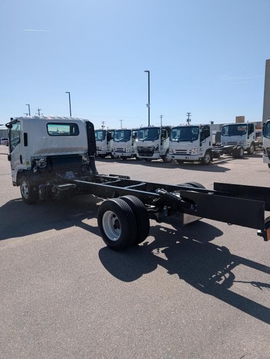 2025 Isuzu NPR — photo 8