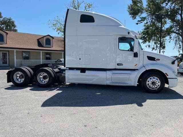 2022 Peterbilt 579 — photo 9
