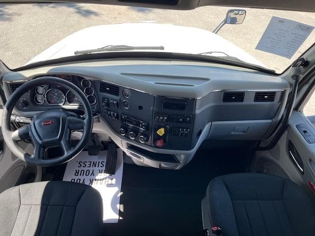 2022 Peterbilt 579 — photo 24