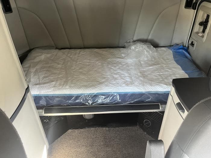 2022 Peterbilt 579 — photo 17