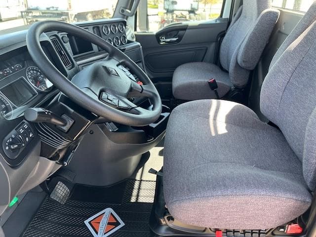 2026 International LT — photo 21