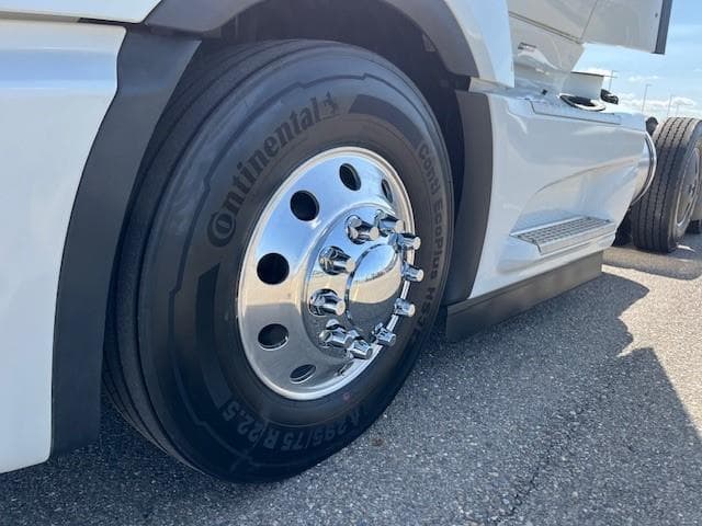 2026 International LT — photo 12