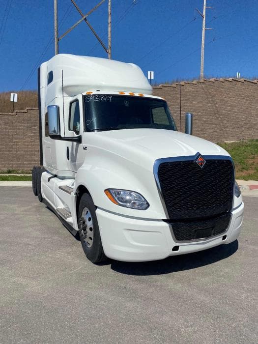 2026 International LT — photo 3