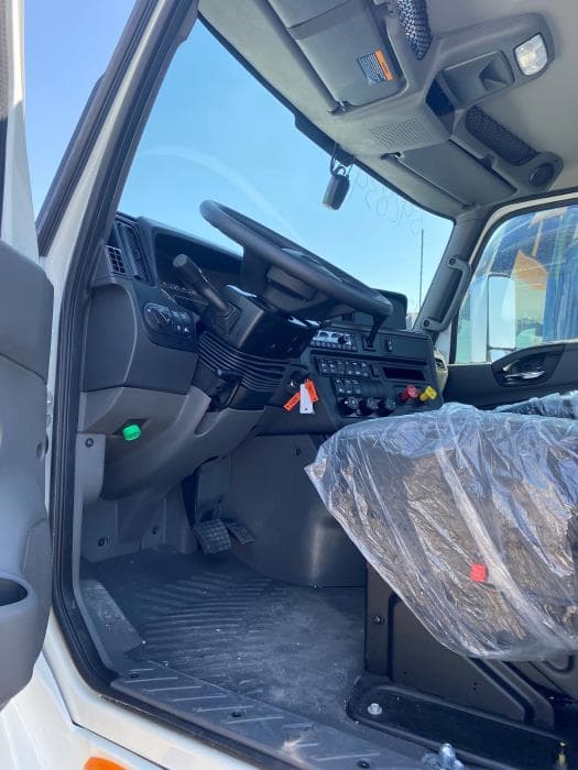 2026 International LT — photo 10