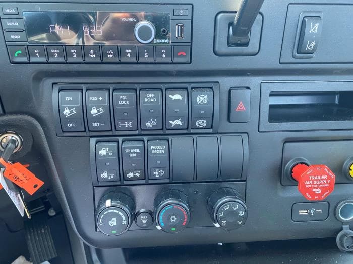 2026 International LT — photo 12