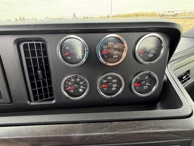 2026 International LT — photo 14